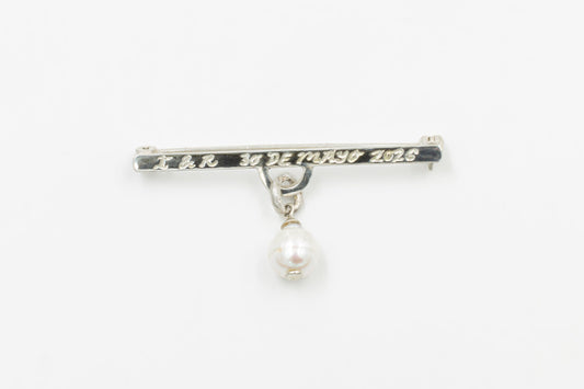 Bar brooch with pearl for I.