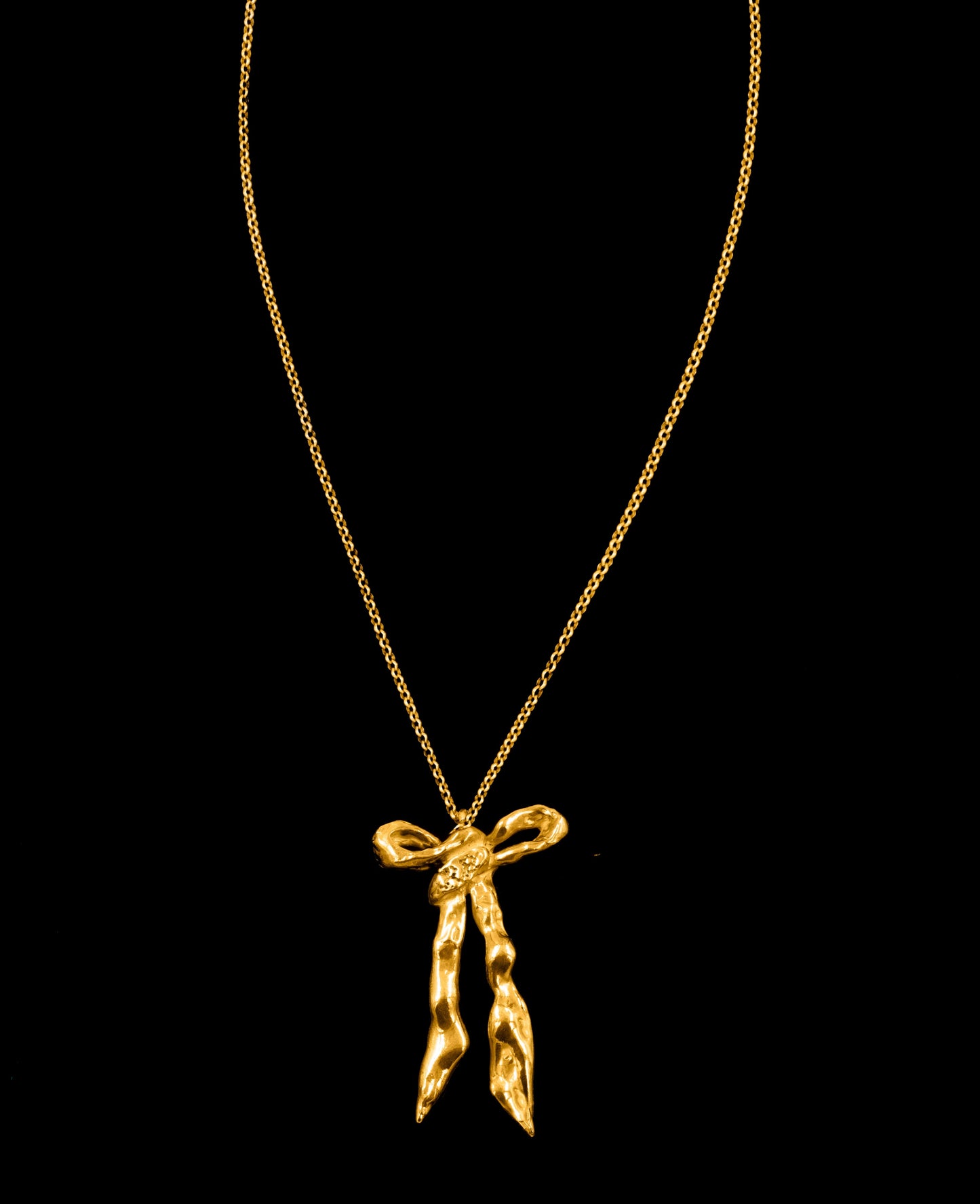 Ribbon’d Metal Pendant on Belcher Chain