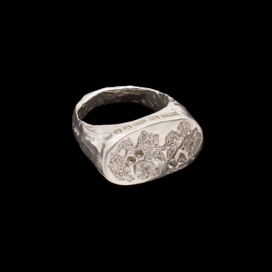 Cygnet Ring, The Syrens